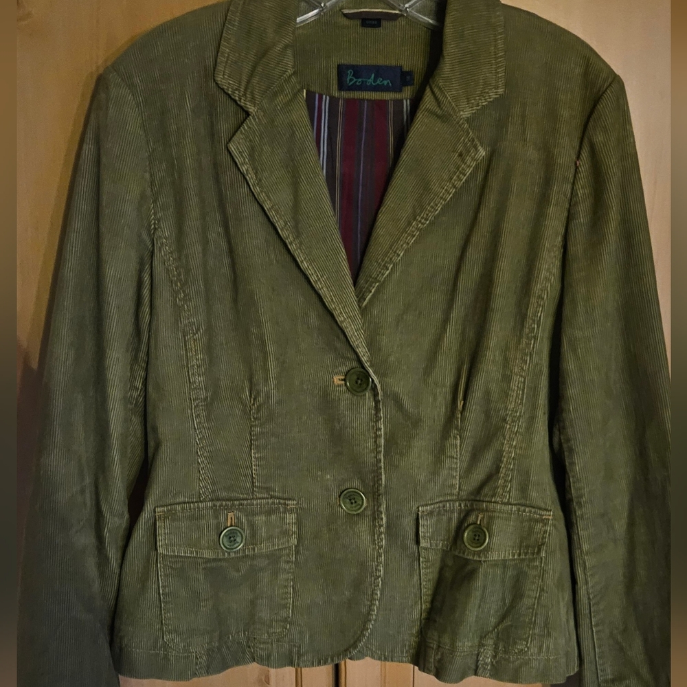 BODEN Green Corduroy Blazer. SZ 14 but fits like a US 10. New Condition.